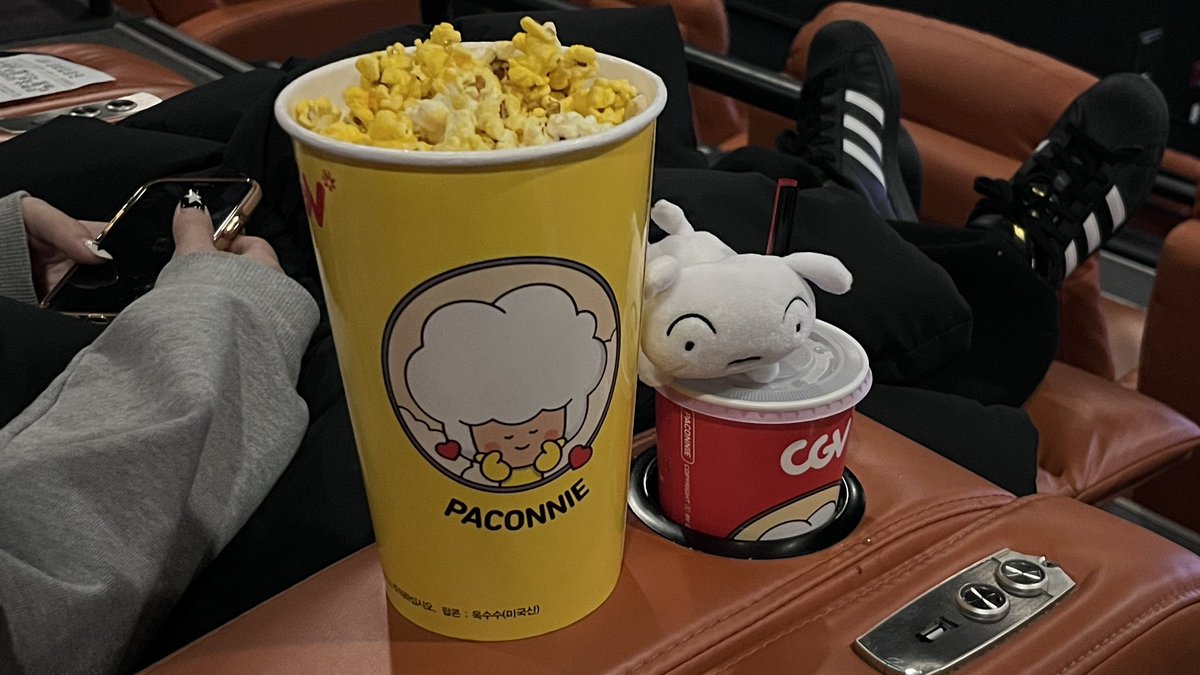 punchricee's tweet photo. 짱구 극장판 날아라 수제김밥 봤따아 https://t.co/d6NLp3dTCH
