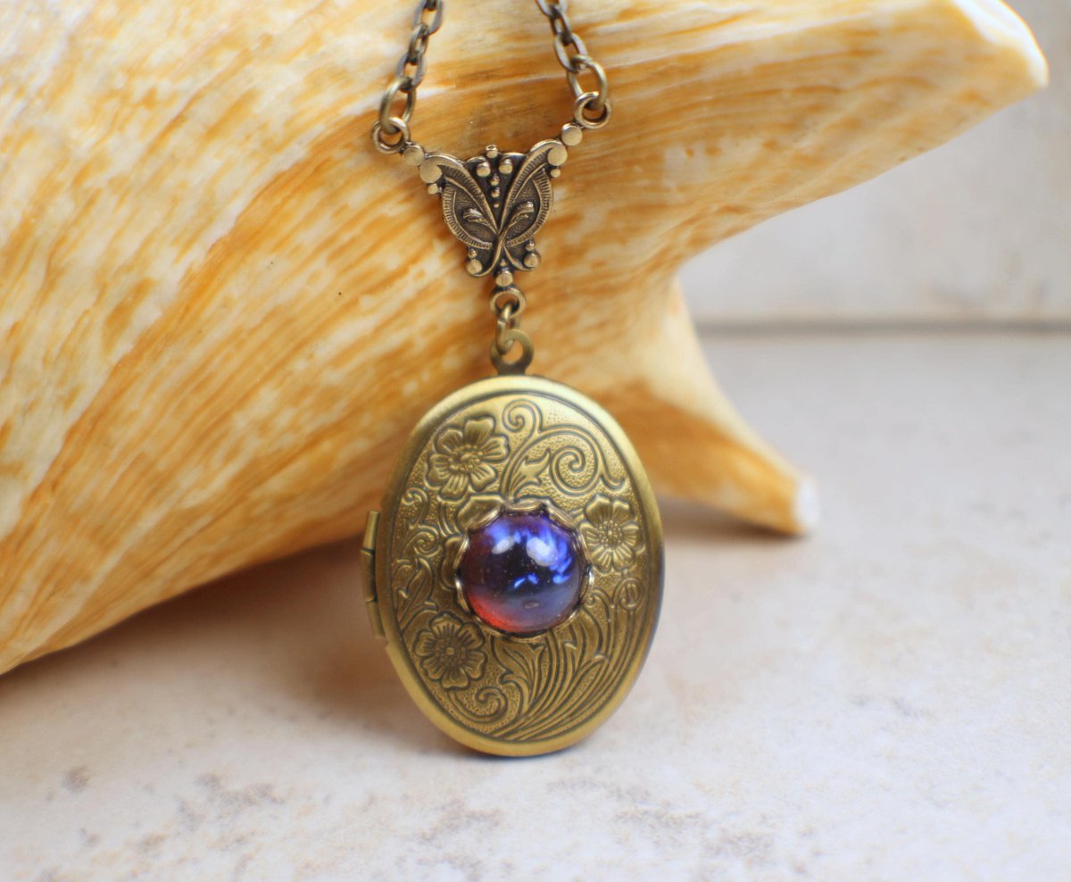 charsfavorite's tweet photo. Oval Red Dragons Breath Locket, Small Photo Locket, Photo Locket Necklace, Picture Locket, Keepsake Photo Locket, Wedding Photo Locket https://t.co/xbRLtHjAQM #Charsfavoritethings #Etsy #LocketJewelry https://t.co/3v2IwQaa2A