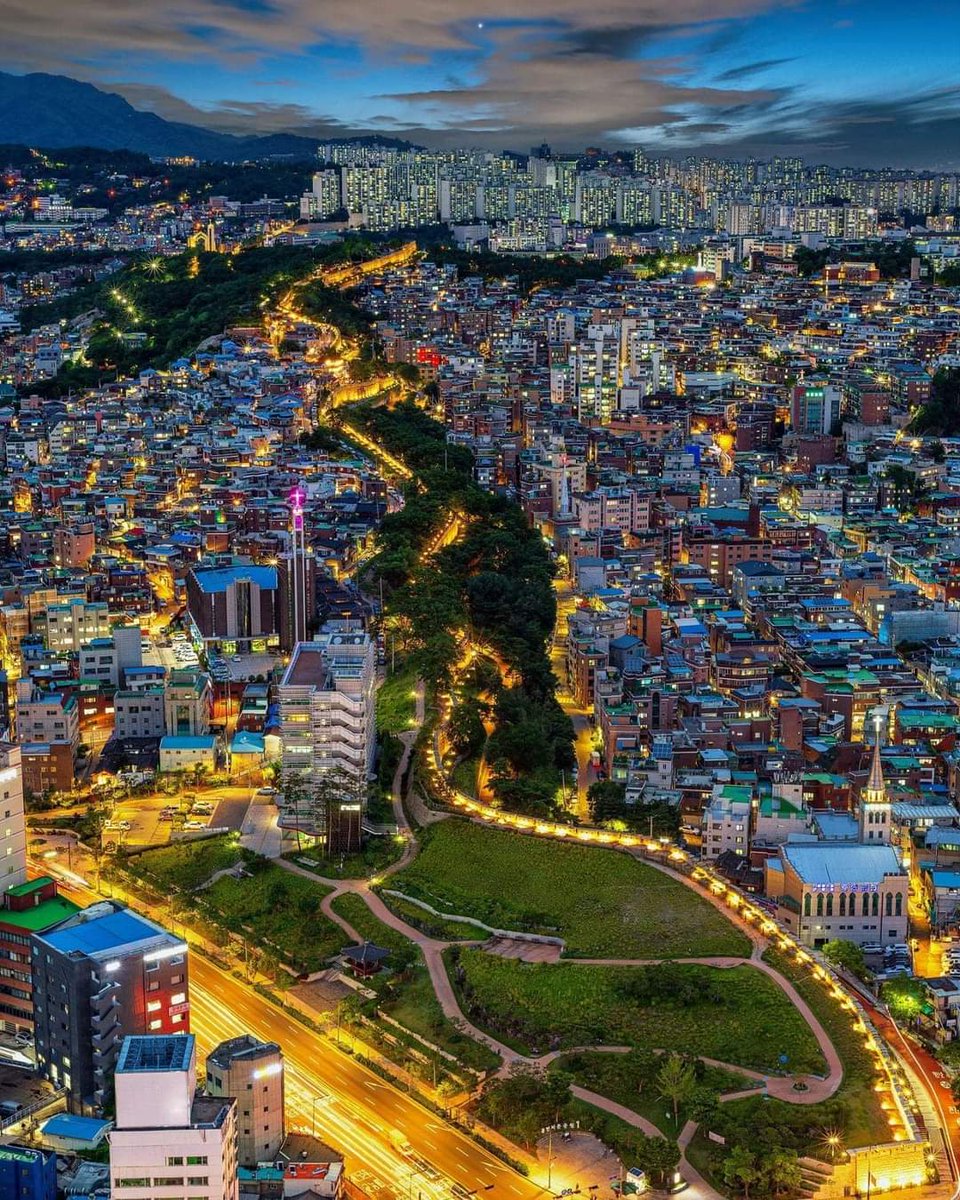 Bature88's tweet photo. This is Seoul the South Korean capital city. https://t.co/7BOwiCcLam