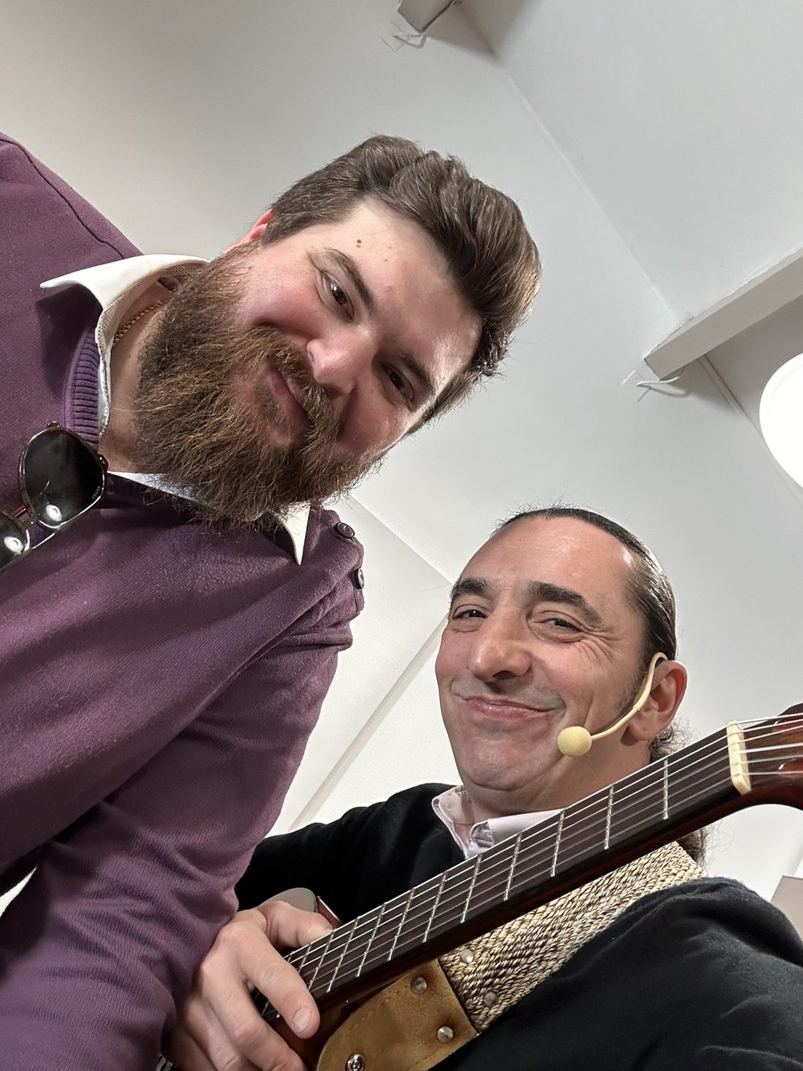 eloficialsantos's tweet photo. Avec mon ami Chef Maxime Kozlitine de Eclipse Chef's Table ! #eloficialsantos #santos #livemusic #chefmaximekozlitine #eclipsechefstable #cuisinebio #biodynamique #valbonne https://t.co/dbMaQB4aqb