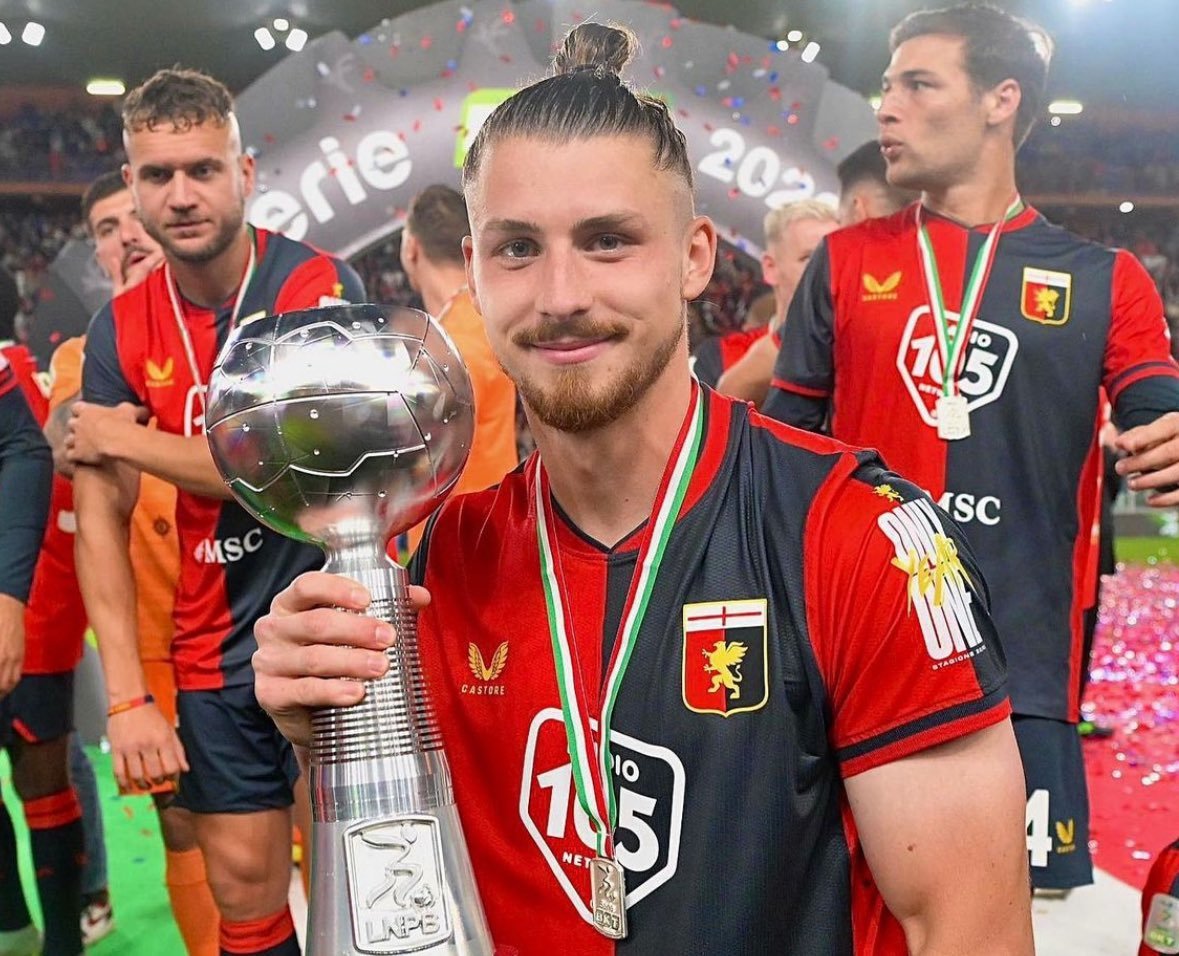 TheSpursExpress's tweet photo. 🚨🥇| #Dragusin-#Tottenham, negotiation to the final details: 

Genoa waited for the possible formal offer from Bayern but it did not arrive and ended with #Tottenham! 🇷🇴🤍

@DiMarzio https://t.co/X65SAtkAxA