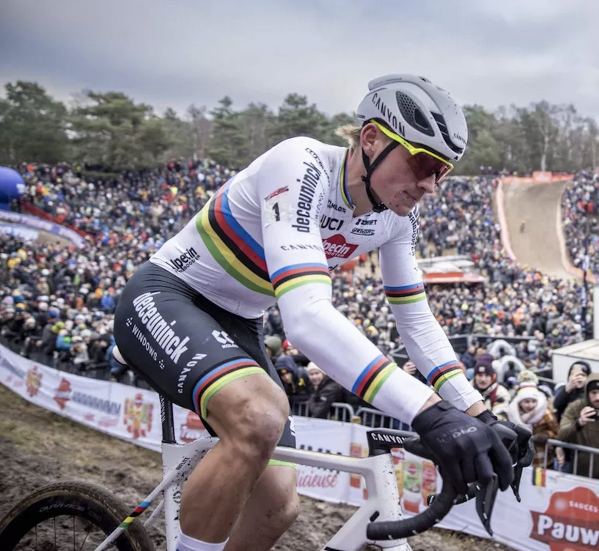 DansLaMusette's tweet photo. La petite nuque longue blonde à la Boonen 2006. Comment ne pas tomber amoureux de cet homme ? https://t.co/QnYIqjcjjO