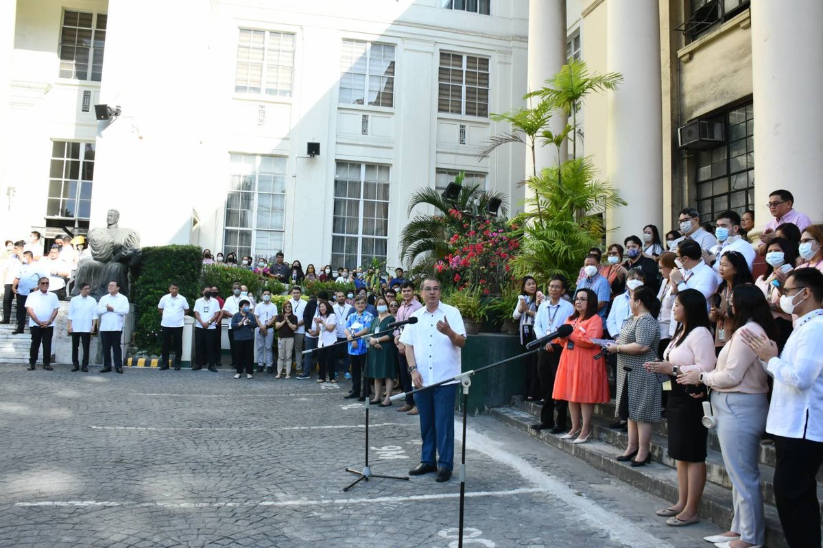 SCPh_PIO's tweet photo. Chief Justice Alexander Gesmundo has expressed his appreciation to his colleagues, Court officials and employees as the announcement was made that the Supreme Court has ranked No. 5 in the 2024 Philippines’ Best Employer list.

READ: https://t.co/Ep8sco6pcU https://t.co/OKymb3EV9w