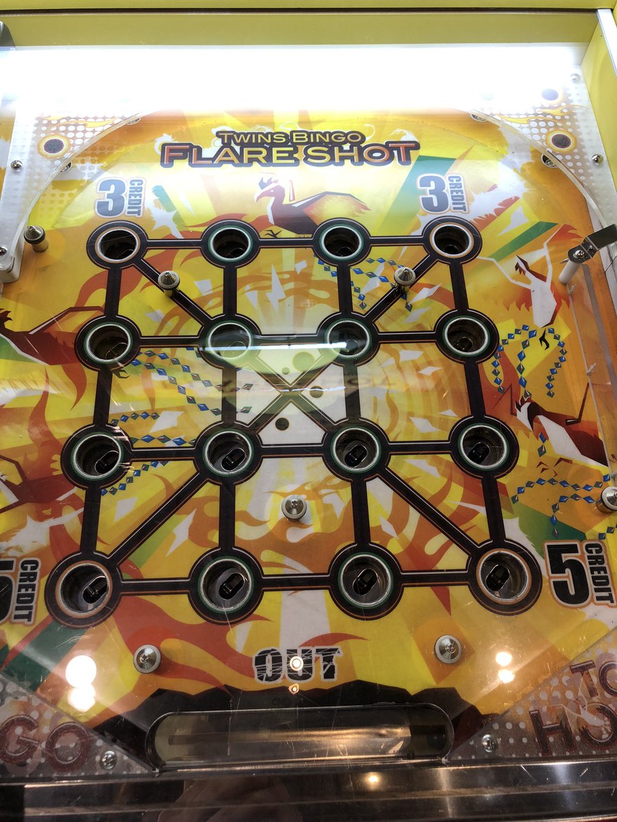 ポンです🥔 スマートボールのメダルゲームでは 台によってクギの位置が