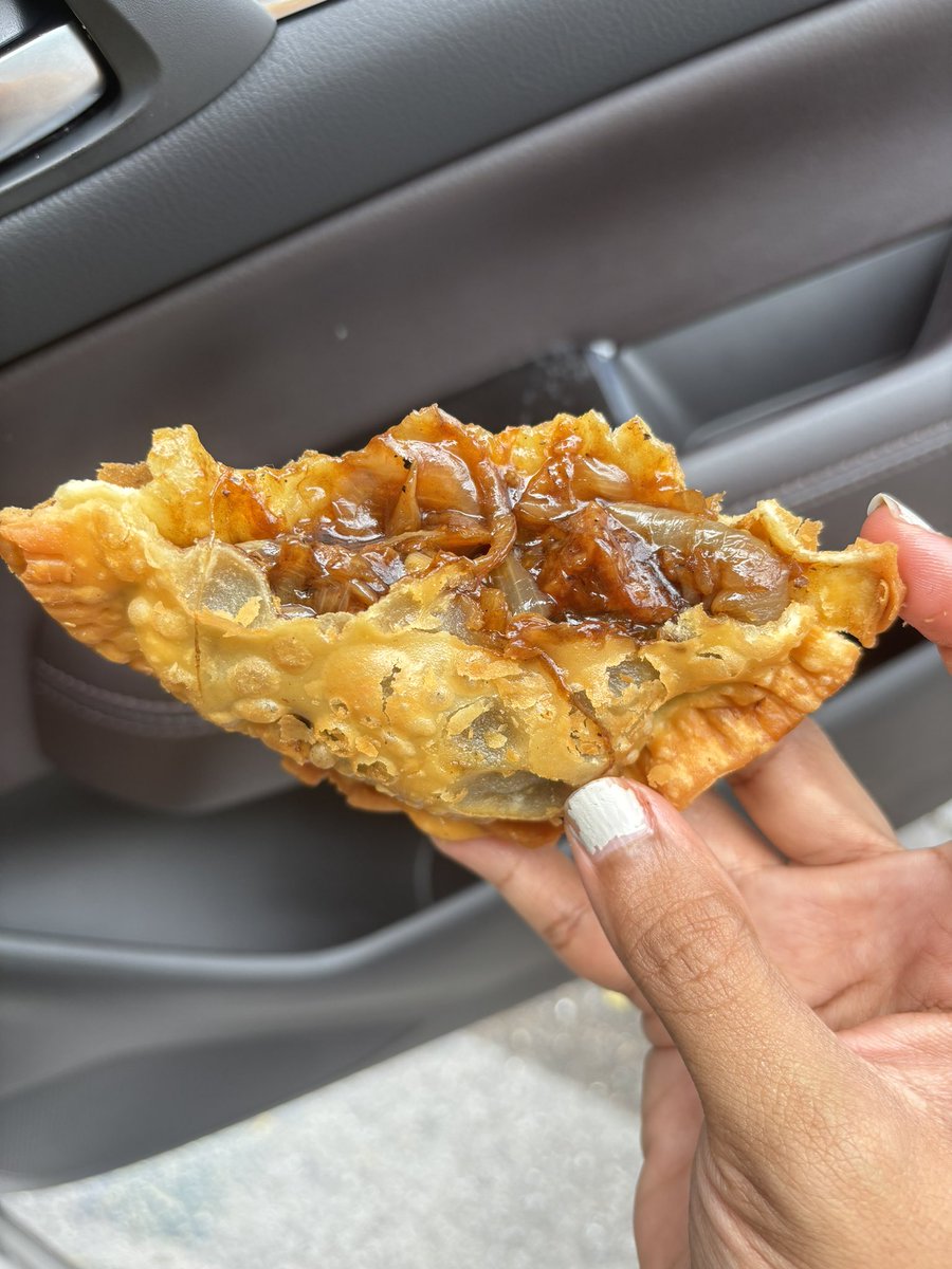 SabrinaShuhaim1's tweet photo. Nangis bucu katil jela karipap ikea nengok kalau dah giniiiiiiii

📍Mutiara Karipap, Penang https://t.co/hFNflGNTFa
