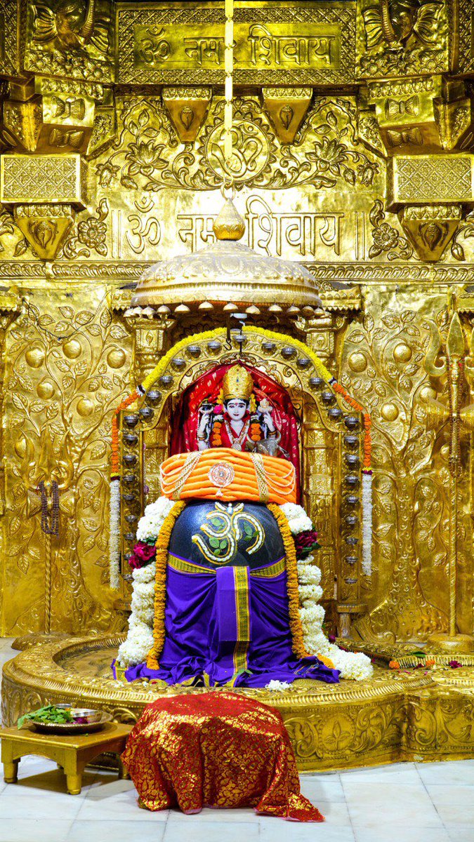 12Jyotirling's tweet photo. श्री सोमनाथ ज्योतिर्लिंग जी के मध्याह्न काल के दिव्य शृंगार दर्शन 09.01.2024 https://t.co/fCPHxQLaiR