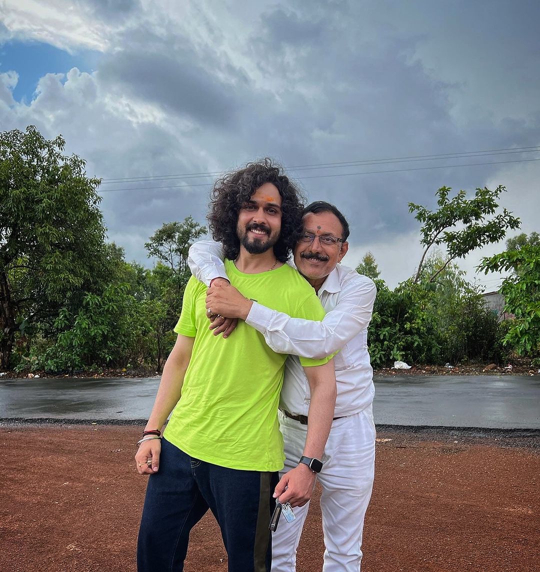 Imdvsh's tweet photo. Papa meri jaan ho aap 💫💎
Love you so much 😘😘😘😘😘😘😘
Happy birthday to you papa 🫶🏻🥳 https://t.co/ZUi9i7AogW