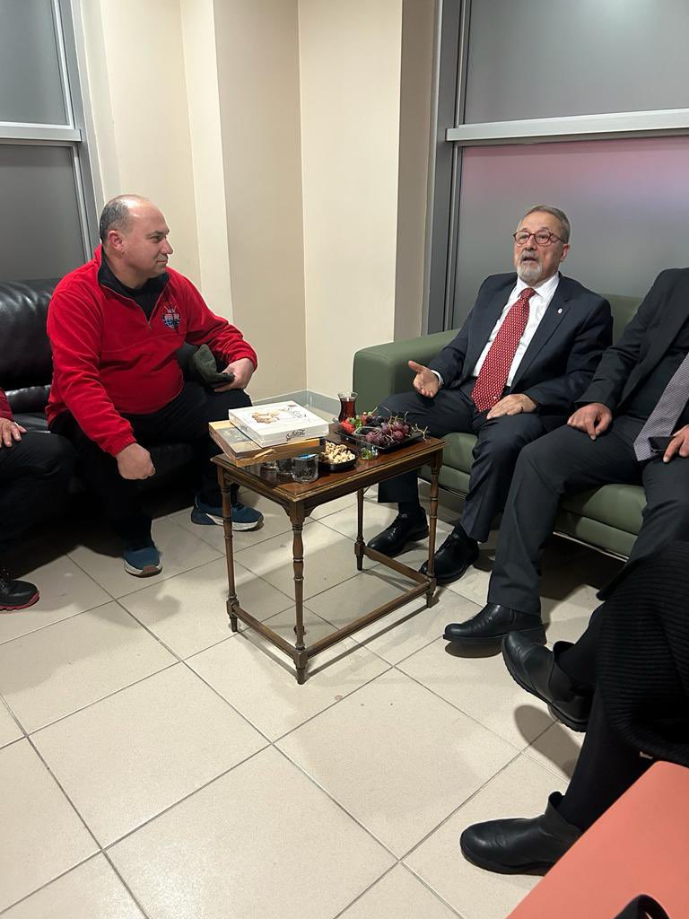 edak_org's tweet photo. Mevzular Açık Mikrofon çekim arasında, dernek başkanımız ile Prof. Dr. Naci GÖRÜR.
Görüş ve bilgilendirmeleri için hocamıza teşekkür ederiz.
Saygılarımızla.
@nacigorur https://t.co/sbsgWqilJN