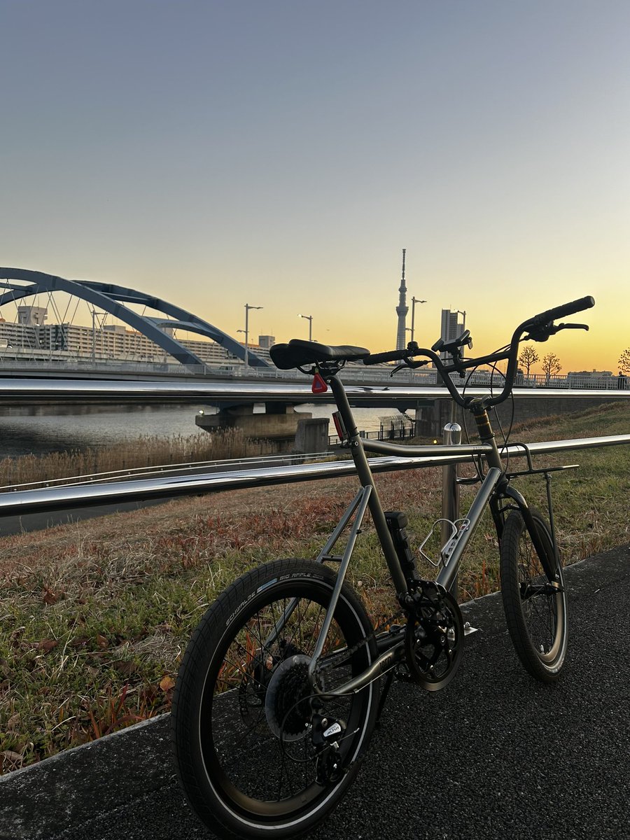 bE1qEWyzLi8615's tweet photo. 年末から調子悪くて今年初走り行ってきました(^^)
夕焼け綺麗でした🌆
#tern
#ternAMPF1
#ミニベロ https://t.co/qiCDUqNSSa