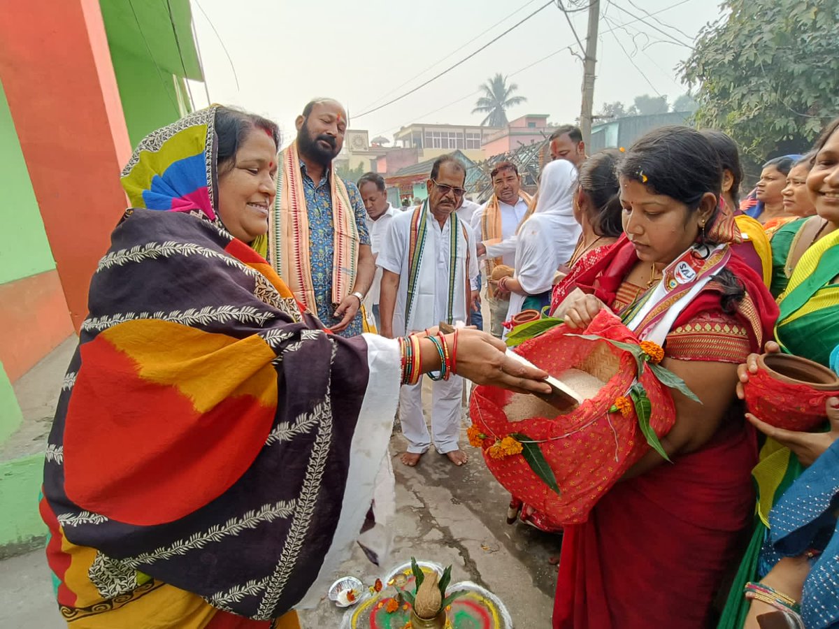 Bapu4Talcher's tweet photo. ଆସନ୍ତା ଜାନୁଆରୀ ୧୭ ତାରିଖରେ ହେବାକୁ ଥିବା ଶ୍ରୀମନ୍ଦିର ପରିକ୍ରମା ପ୍ରକଳ୍ପର ଲୋକାର୍ପଣ ଉତ୍ସବ ନିମନ୍ତେ ତାଳଚେର ବ୍ଲକ ଅନ୍ତର୍ଗତ ବଡଯୋରଡ଼ା ଗ୍ରାମ ପଞ୍ଚାୟତରେ "ଜୟ ଜଗନ୍ନାଥ ଅର୍ପଣ ରଥ" ପରିକ୍ରମାର ଶୁଭାରମ୍ଭ କରିବା ଅବସରରେ ।। https://t.co/Isxgkligml