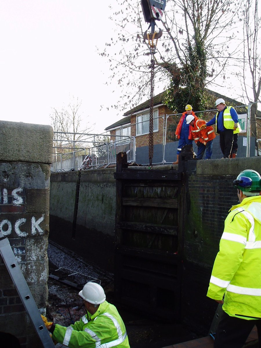 retired_tom's tweet photo. My photos from #January 2007
#CanalRiverTrust #GrandUnionCanal #Stoppage #LockGates #Batchworth #Rickmansworth #Cranage
#Canals & #Waterways can provide #Peace & #calm for your own #Wellbeing #Lifesbetterbywater #KeepCanalsAlive https://t.co/5oxchY0P56