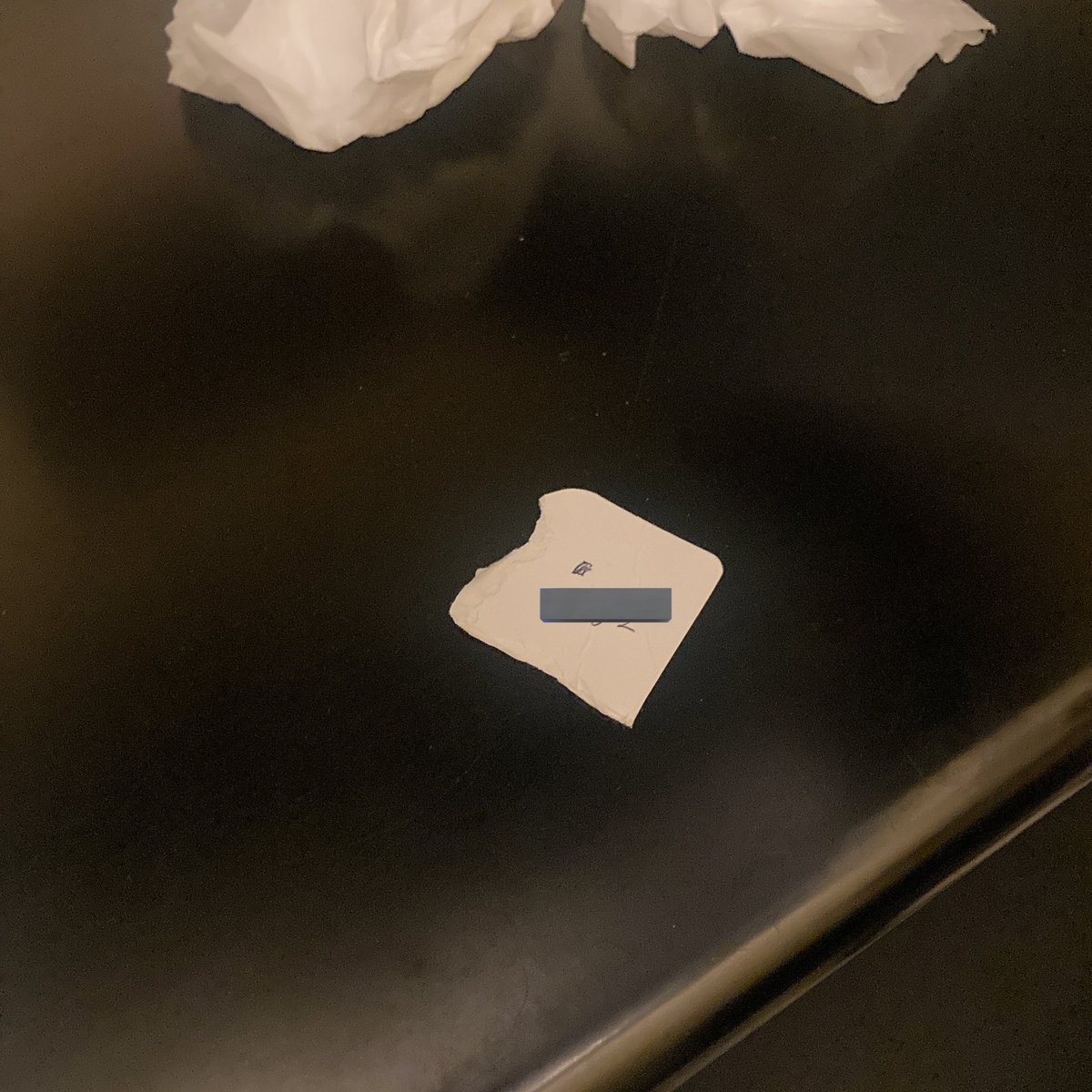 ネカフェで襲われてる時に扉開けられて、そのあと部屋番号書いた紙が投げ込まれた.......現実にこんなことあるんだ.....え、どうしよ、行かなきゃ......だよね........