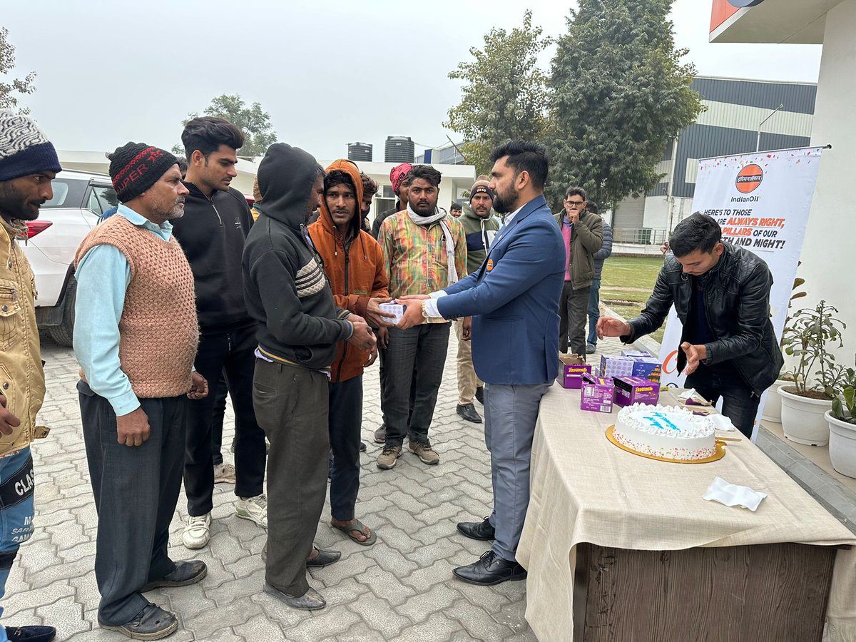 GurgaonDO's tweet photo. Celebrating #IndianOilCustomersDay at Shree Tirupati Ji FS under Gurgaon DO in the presence of DGM(FM),DSO  and 2 KAM customers M/s Sangwan cargo movers and M/s CTC Translogistics felicitated  and chocolates snacks distributed to the drivers.@DirMktg_iocl @ManojGu10100891 https://t.co/ft5dApyusA
