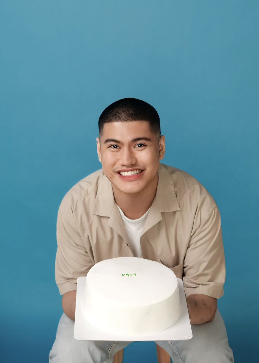 kerlytopss's tweet photo. 24+1 🎉🥳 officially in my mid-life crisis era (yup, i only plan to live until 50 🙂) https://t.co/hbg9l7jPpG