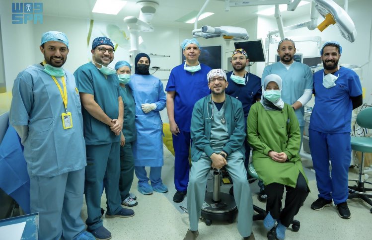 SaudiNews50's tweet photo. كأول عملية نوعيّة، وبكوادر أبناء الوطن..

فريق طبي بمستشفى الملك فهد بالتجمع الصحي بالباحة ينجح في إجراء أول عملية نوعية لزراعة قوقعة سمعية لطفل يبلغ من العمر 3 سنوات.

- https://t.co/Cvb9JHpSbX