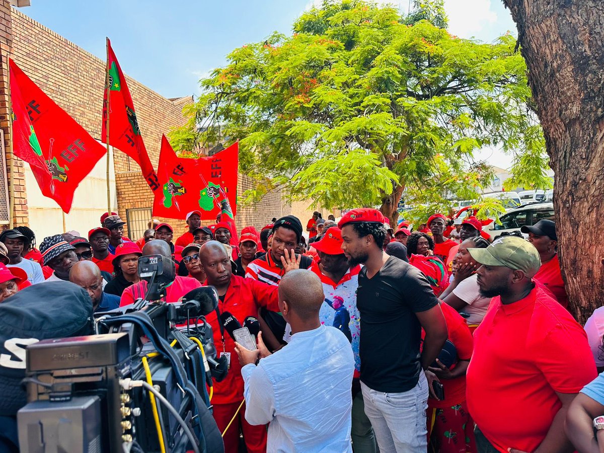 EFFSouthAfrica's tweet photo. ♦️In Pictures♦️

EFF Member of Parliament and Member of the Portfolio Committee On Higher Education, Science and Technology @Shikwambanaman1 has opened a case of fraud, corruption and mismanagement of state funds against Minister of Higher Education Blade Nzimande, and Chairperson of NSFAS Ernst Khosa at the Nelspruit Police Station, Mpumalanga.

Nzimande has been exposed in audio recordings for soliciting kickbacks from service providers of NSFAS, which resulted in the SACP receiving more than R1 million during his tenure as General Secretary

Nzimande Must Go Now!