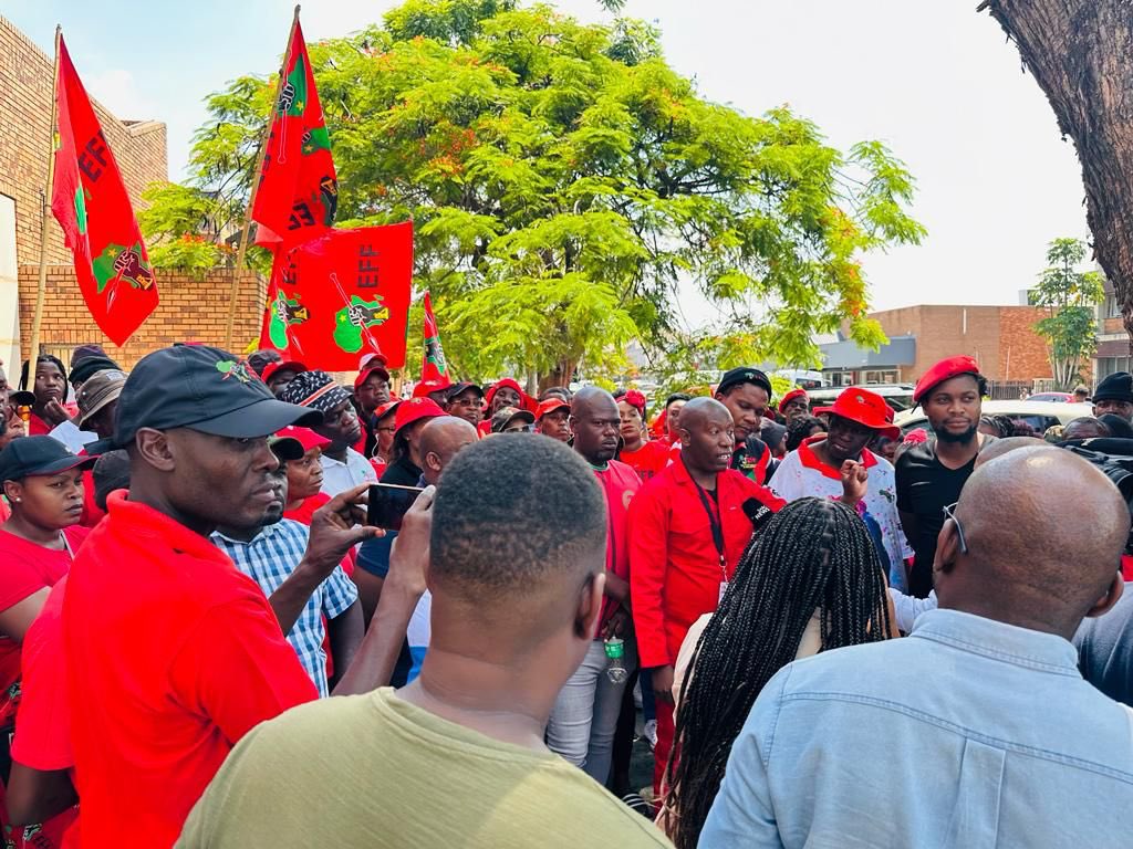 EFFSouthAfrica's tweet photo. ♦️In Pictures♦️

EFF Member of Parliament and Member of the Portfolio Committee On Higher Education, Science and Technology @Shikwambanaman1 has opened a case of fraud, corruption and mismanagement of state funds against Minister of Higher Education Blade Nzimande, and Chairperson of NSFAS Ernst Khosa at the Nelspruit Police Station, Mpumalanga.

Nzimande has been exposed in audio recordings for soliciting kickbacks from service providers of NSFAS, which resulted in the SACP receiving more than R1 million during his tenure as General Secretary

Nzimande Must Go Now!