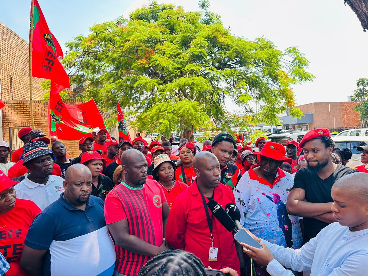 EFFSouthAfrica's tweet photo. ♦️In Pictures♦️

EFF Member of Parliament and Member of the Portfolio Committee On Higher Education, Science and Technology @Shikwambanaman1 has opened a case of fraud, corruption and mismanagement of state funds against Minister of Higher Education Blade Nzimande, and Chairperson of NSFAS Ernst Khosa at the Nelspruit Police Station, Mpumalanga.

Nzimande has been exposed in audio recordings for soliciting kickbacks from service providers of NSFAS, which resulted in the SACP receiving more than R1 million during his tenure as General Secretary

Nzimande Must Go Now!