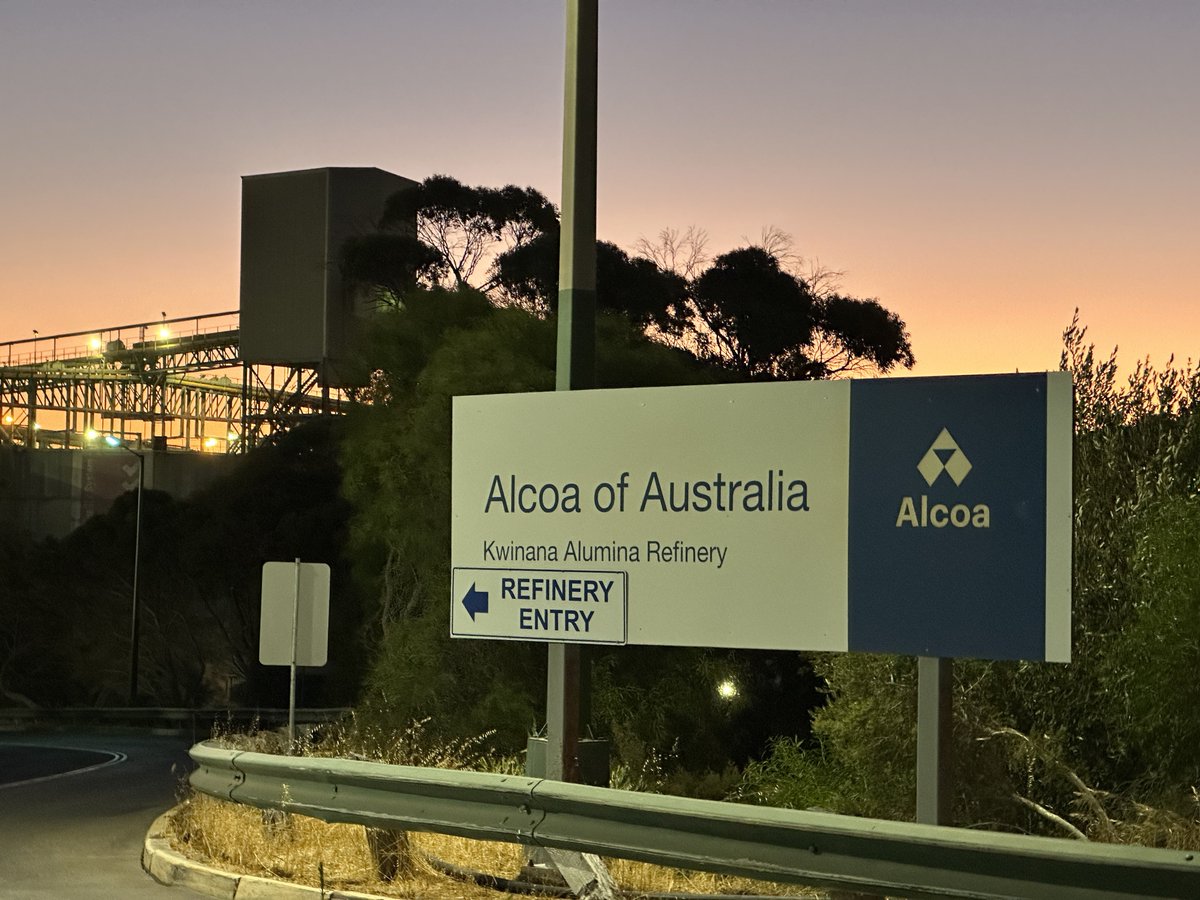 bradgandywa's tweet photo. It’s a sad day.

Tonight I drove alone to the Alcoa Kwinana Refinery. 

I reflected on todays announcement and how it’s going to impact our members, their families and the local community. 

Deep disappointment and sadness.

Pics = no filter - just reality. https://t.co/lXI2aoX966
