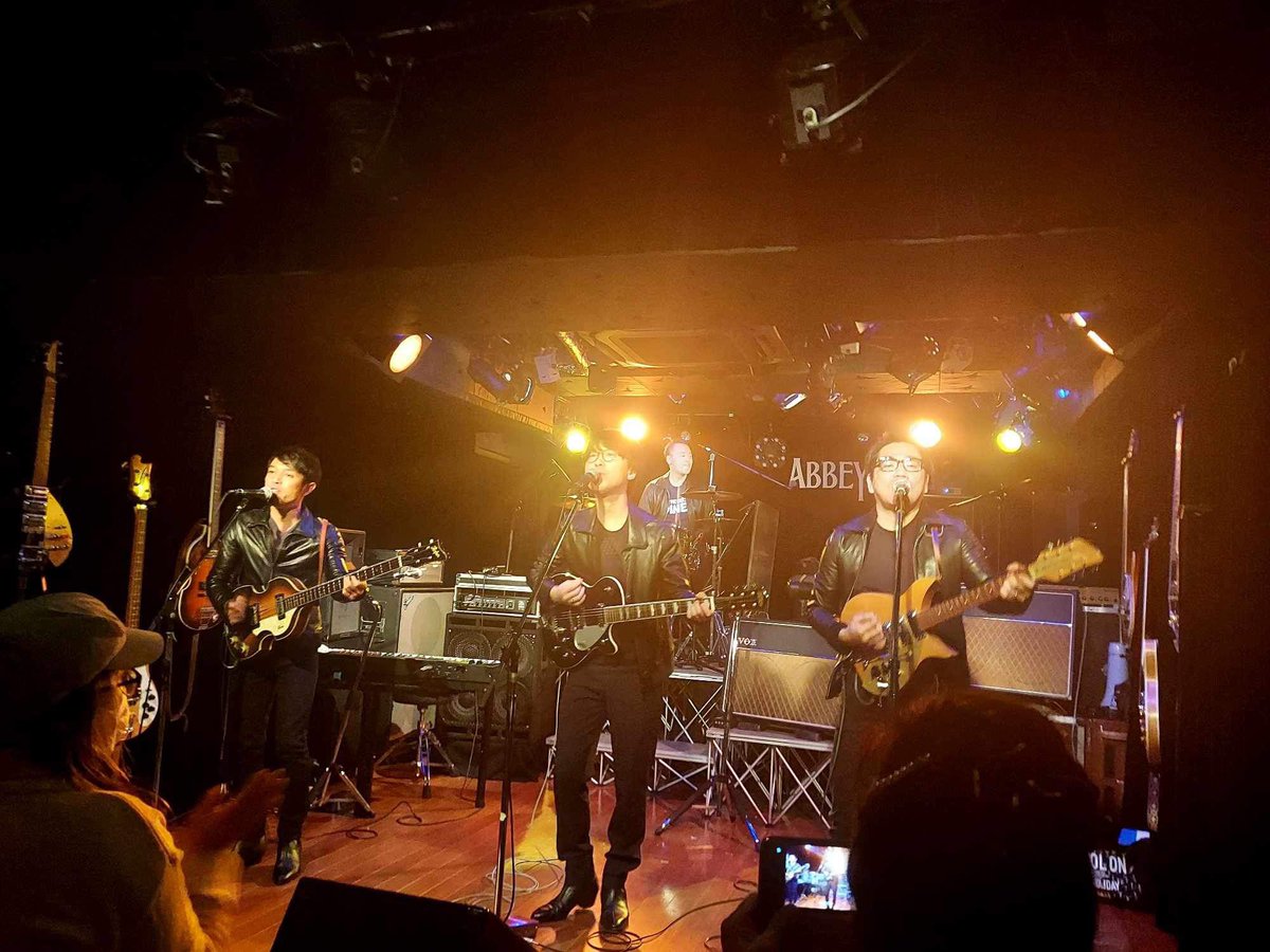 夢の舞台での演奏は、楽しくやりきりました!素晴らしい共演者とお客さま、そして素晴らしいお店…全てが最高でした!
今後のLiveは未定ですが、またアビーロードのステージに立てるように…そして、もっと我々のステージを観たいと思ってもらえるように、これからも活動していきます！