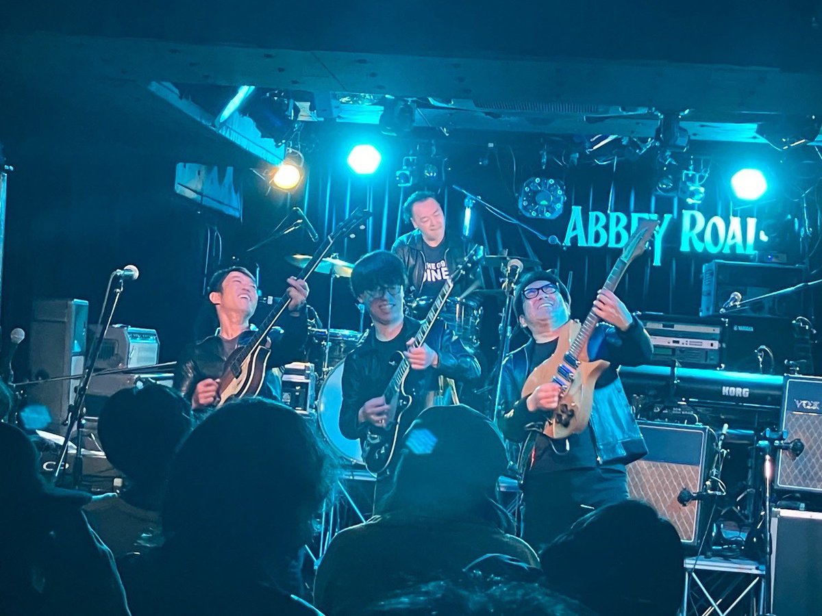 Clarabella2021's tweet photo. 夢の舞台での演奏は、楽しくやりきりました!素晴らしい共演者とお客さま、そして素晴らしいお店…全てが最高でした!
今後のLiveは未定ですが、またアビーロードのステージに立てるように…そして、もっと我々のステージを観たいと思ってもらえるように、これからも活動していきます！ https://t.co/eAHiGXlWWR