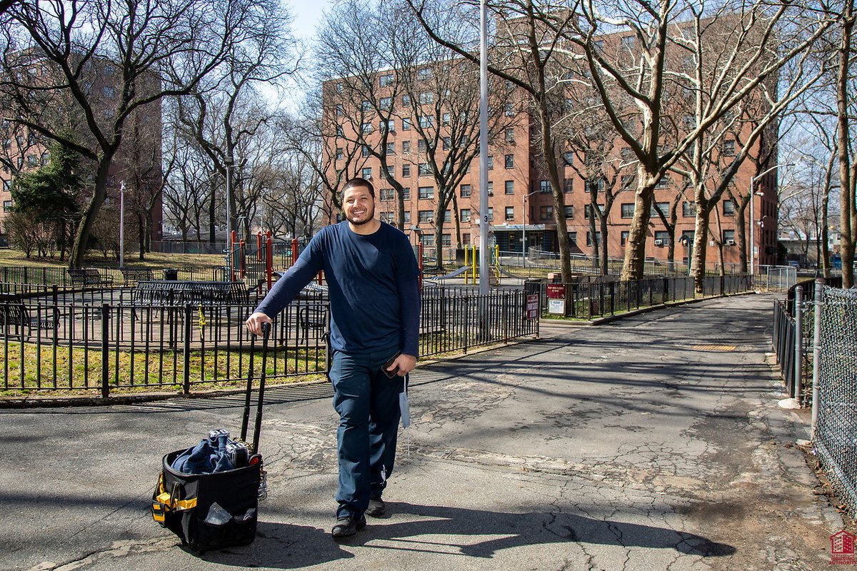 NYCHA's tweet photo. Job alert, #NYCHA residents!
#Workforce1 is hosting an event at Staten Island (Jan 18)! Find your perfect job & FREE training in various fields.
RSVP by calling 📞 (718) 289-8100.
#NYCHAjobs #Workforce1jobs https://t.co/I0yC7Clatt