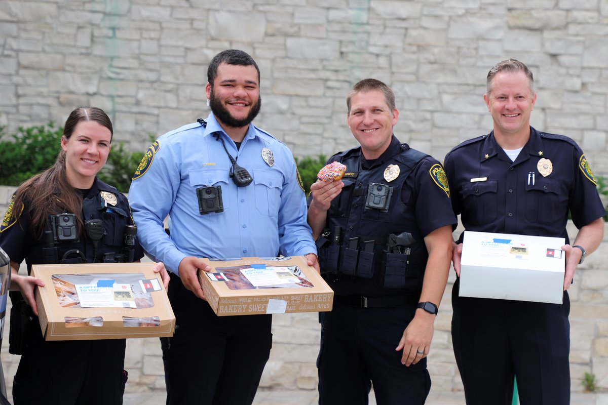 Today is National Law Enforcement Appreciation Day! This day gives us a chance to appreciate all Edina officers for their service and dedication to our community 💙 Please join us in thanking the men and women who protect and serve!