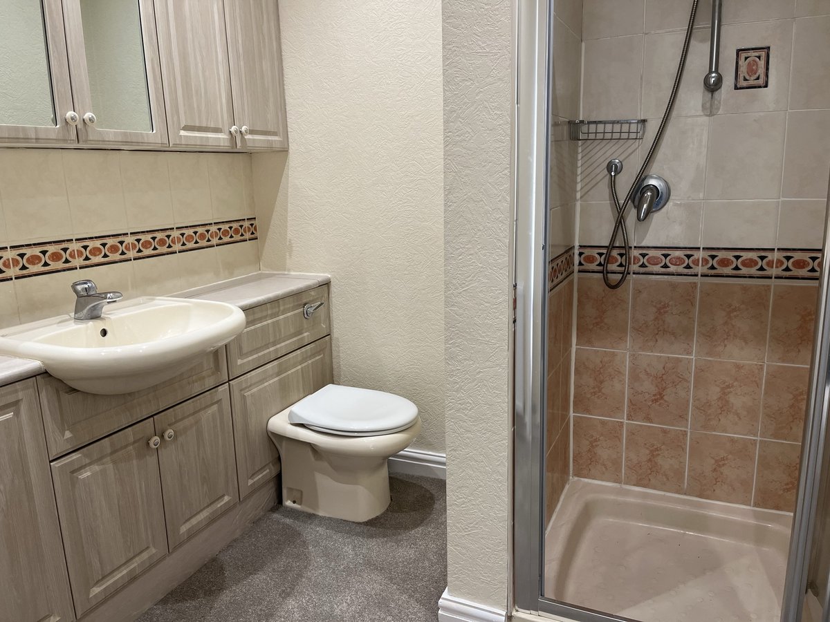 OCBNorthWest's tweet photo. FLAT TOLET: MARPLE: RENT: £795.00 pcm. 
Well-presented first floor one-bedroom flat with the use of shared garden. Cul-de sac. Popular area.
High-Gloss Kitchen &amp; Appliances
Modern Shower Room
Wardrobes to Bedroom
Double Glazing &amp; GCH
CALL - 0161 808 0010
https://t.co/2Ksy8GxpHg https://t.co/7GWt8T5IuL