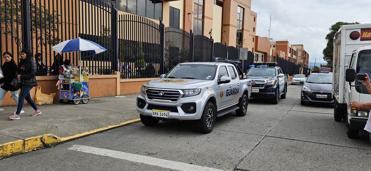 GuardiaCuenca's tweet photo. #GuardiaCiudadana realiza patrullajes en los exteriores de las diferentes unidades educativas de #Cuenca.

Cuidamos el #OrdenControlSeguridad https://t.co/7BvSa8oyu6