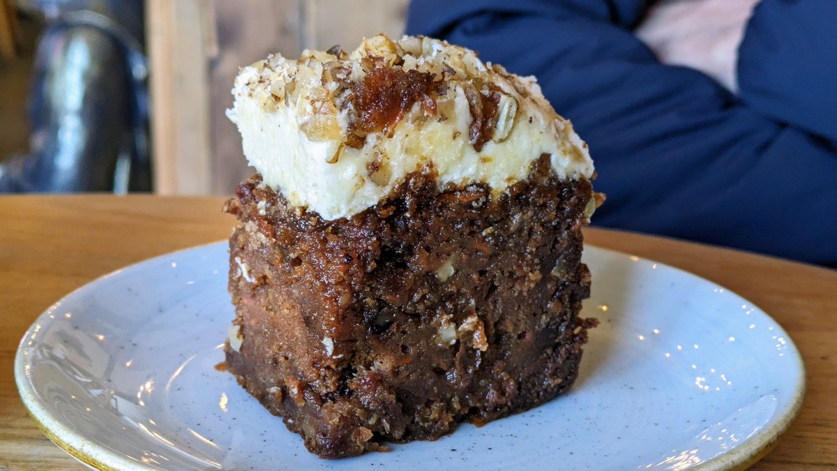 VeganOlive1's tweet photo. Veganuary lunch out at #PlanksKitchen nr #Preston and #Vegan cake obviously πππ±π»β€οΈππ https://t.co/kER6crWBl0