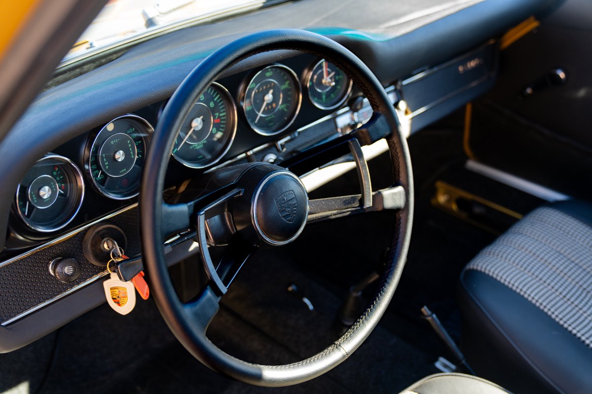 BoutsenClassic's tweet photo. Having a Porsche like this 911S isn’t just having a vintage car It’s having poetry on wheels ⚡️

For sale exclusively at @boutsenclassiccars ✅

#Porsche911 #991s #oldporsche #porschelovers #luxurycars #boutsen #vintagecars #classiccars #monaco #monacocars #Formula1 https://t.co/tHgLcmSnDC