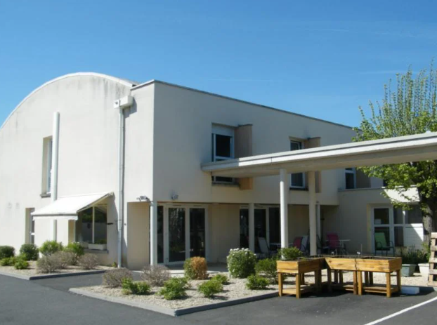 L’Ehpad Sainte Claire de Tours rejoint la Fondation, gestionnaire de autres Ehpad, dont 2 à Tours.  bellan.fr/page-template4…