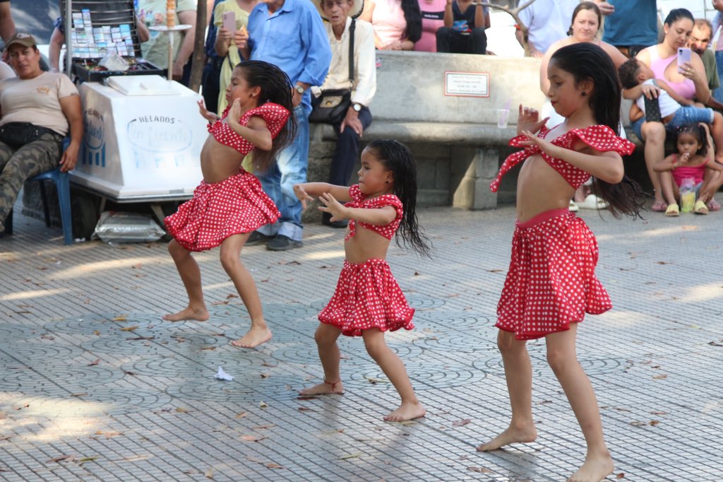 AlcSopetran's tweet photo. Nuestras talentosas niñas nos regalaron una presentación digna de admirar. Celebramos el gran trabajo que se viene realizando en pro del fomento de la danza como motor cultural en nuestra comunidad. 

Seguiremos abriendo espacios donde la cultura y arte sean los protagonistas. 🇾🇪 https://t.co/CLE6ceJNGr