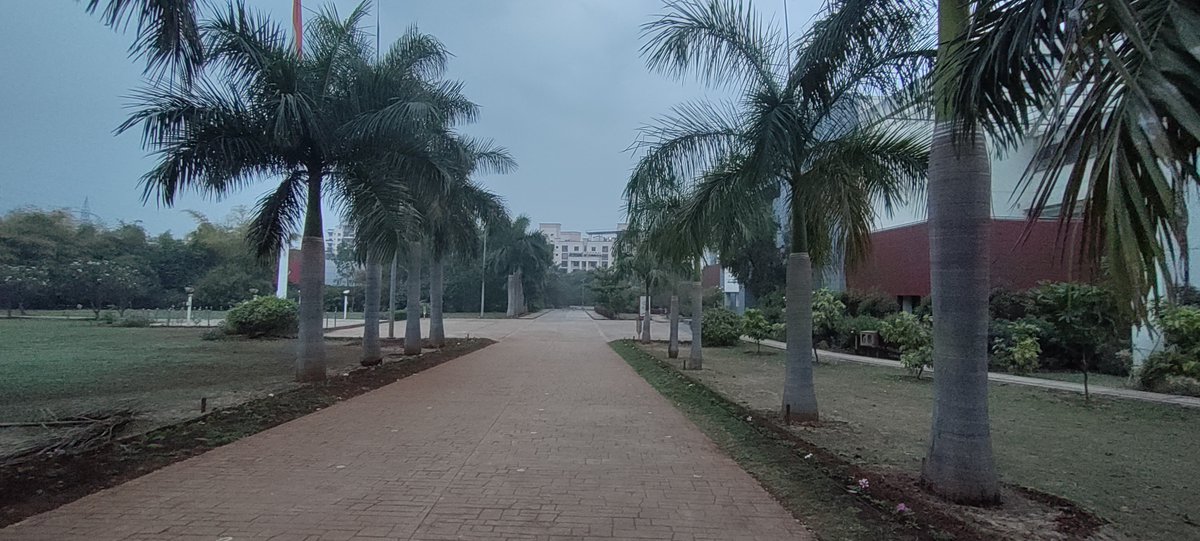 KISHANSM's tweet photo. What a beautiful campus IISER Pune has! I had the opportunity for great discussions and met some wonderful new people. A heartfelt thank you to everyone for such a memorable experience. Thank you, Pavan, for the warm hospitality! @Pavan_KumarGV @IISERPune @iiserpoptica #IISERPune https://t.co/9ExqfDMbCS