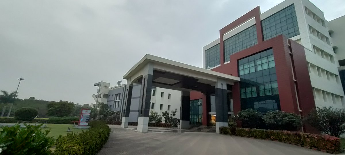KISHANSM's tweet photo. What a beautiful campus IISER Pune has! I had the opportunity for great discussions and met some wonderful new people. A heartfelt thank you to everyone for such a memorable experience. Thank you, Pavan, for the warm hospitality! @Pavan_KumarGV @IISERPune @iiserpoptica #IISERPune https://t.co/9ExqfDMbCS