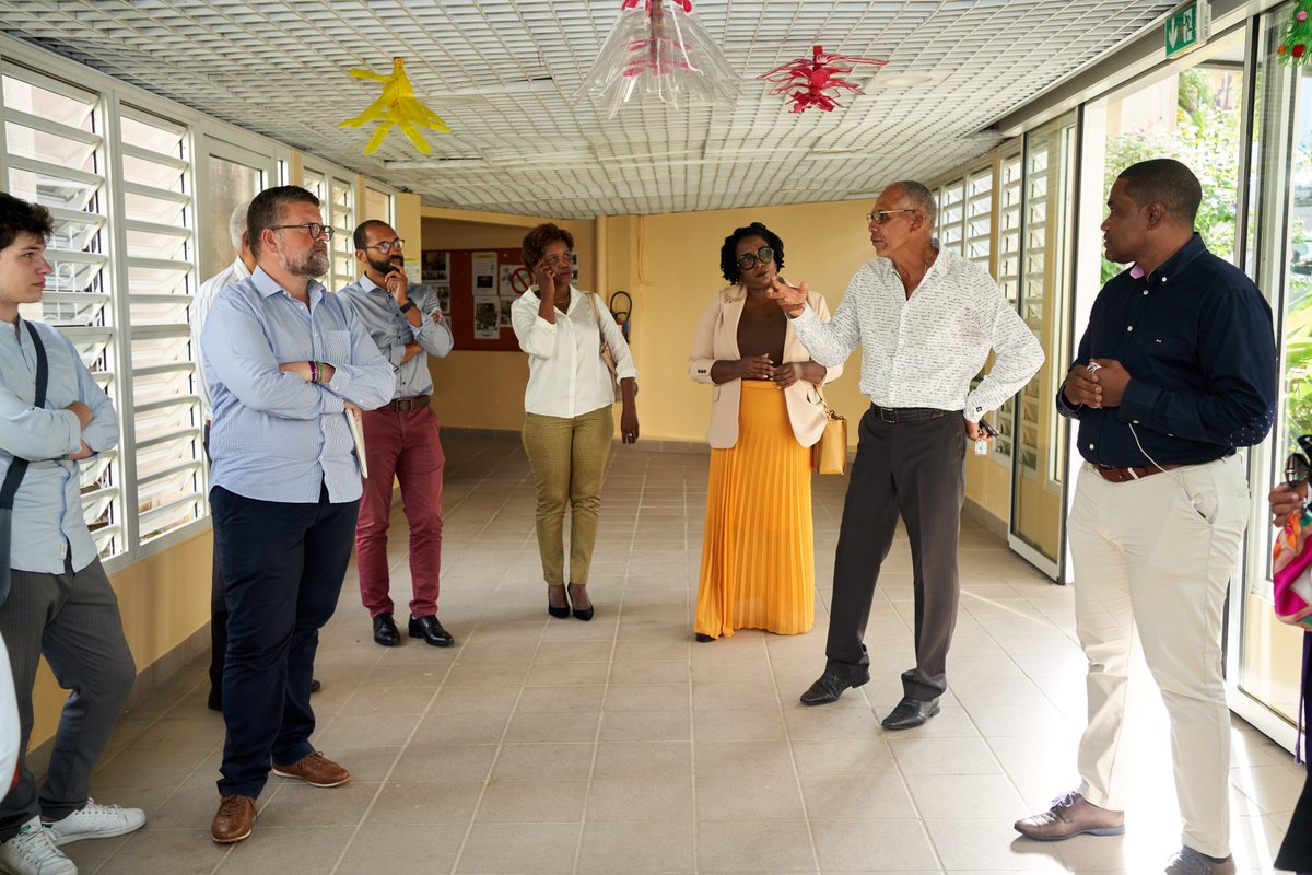 unccas's tweet photo. #TDFUnccas | Reçue par Yolaine Largen-Marine, vice-présidente du CCAS de Schœlcher, la délégation @unccas emmenée par @luccarvounas a découvert les actions innovantes développées pour répondre aux besoins des séniors et personnes en situation de handicap. https://t.co/LZcciDnHmh
