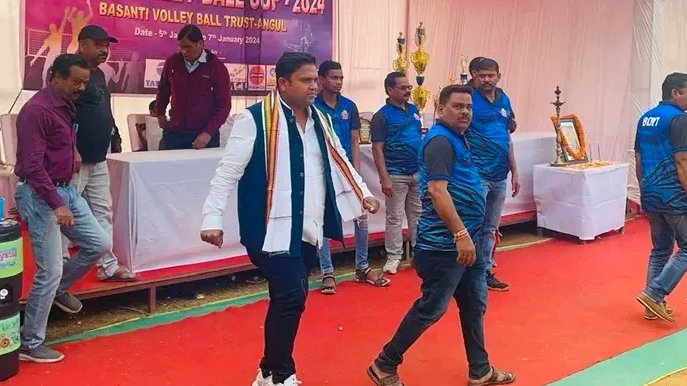 arjun4athmallik's tweet photo. ବାସନ୍ତୀ ଭଲ୍ଲି ବଲ୍ ଟ୍ରଷ୍ଟ ଆୟୋଜିତ ଅନୁଗୁଳ ଭଲ୍ଲି ବଲ୍ କପ ୨୦୨୪ ରେ ଯୋଗ ଦେଇ ଖେଳାଳି ମାନଙ୍କୁ ଉତ୍ସାହିତ କଲି । ଆୟୋଜକ ମାନଙ୍କୁ ଧନ୍ୟବାଦ ଦେବା ସହ ଏହି ପରି ଖେଳ ସବୁ  ଆଗାମୀ ଦିନରେ ଆମ ଯୁବ ପିଢୀଙ୍କୁ ଏକ ନୂତନ ଦିଗଦର୍ଶନ ଦେବ ବୋଲି ମୋର ଆଶା ଓ ବିଶ୍ବାସ 🙏 https://t.co/wZMWZsxH0f