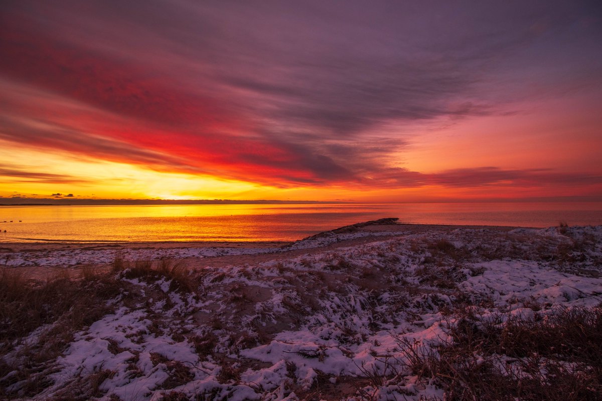 nhaveran's tweet photo. Red River beach this morning ahead of the storm #capecod https://t.co/D08rIRAkIL