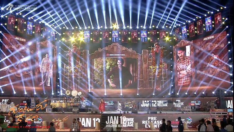 haarikahassine's tweet photo. The stage is set, the excitement is soaring! 🔥

Watch the Grand Pre-Release event of #GunturKaaram LIVE now! 🤩🥳

- https://t.co/5pVS51gIdj

Super 🌟 @urstrulyMahesh #Trivikram @MusicThaman @sreeleela14 @meenakshiioffl @vamsi84 @manojdft @NavinNooli #ASPrakash @Yugandhart_ @haarikahassine @adityamusic @shreyasgroup 

In Cinemas #GunturKaaramOnJan12th 🌶