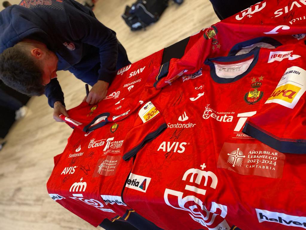 RFEBalonmano tweet media