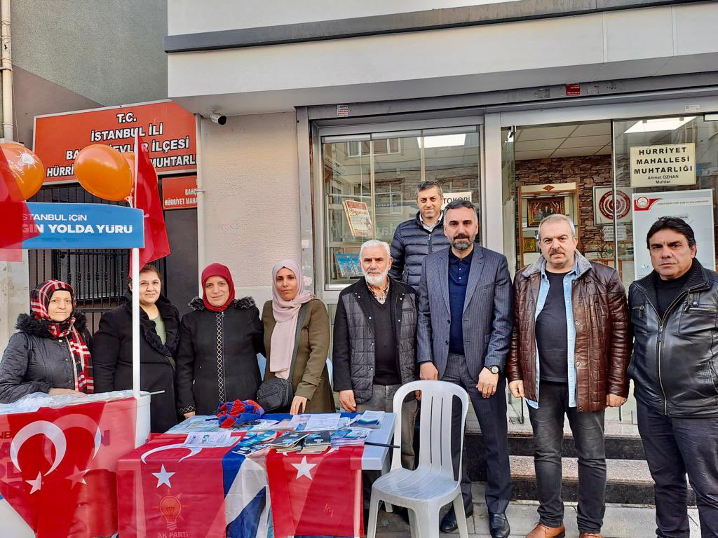 AKBahcelievler's tweet photo. 📍Hürriyet Mahallesi 

Muhtarlıklarımız önünde askıya çıkan seçmen listeleri için stant açan mahalle teşkilatımızla birlikte, vatandaşlarımızın yanında ve hizmetindeyiz.

#Yenidenİstanbul https://t.co/weQPt4Hk7S