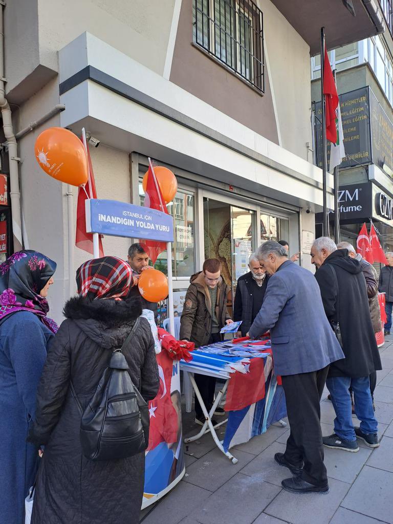 AKBahcelievler's tweet photo. 📍Hürriyet Mahallesi 

Muhtarlıklarımız önünde askıya çıkan seçmen listeleri için stant açan mahalle teşkilatımızla birlikte, vatandaşlarımızın yanında ve hizmetindeyiz.

#Yenidenİstanbul https://t.co/weQPt4Hk7S