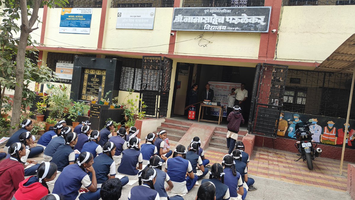 Indane_Pune's tweet photo. Safety Clinic conducted at Dr Nanasaheb Parulekar Vidyalaya, Pune on the occasion of #IndianOilCustomersDay @IndianOilcl @ChairmanIOCL @DirMktg_iocl @ED_MSO @IOC_Maharashtra https://t.co/bQEB7hrZjE