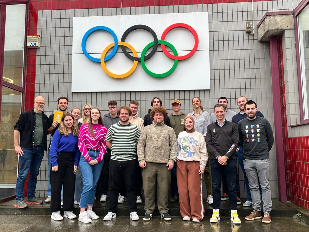 vhoremans's tweet photo. Zo vlak voor het examen nog een extra 👊 aan onze studenten 𝐒𝐩𝐨𝐫𝐭𝐣𝐨𝐮𝐫𝐧𝐚𝐥𝐢𝐬𝐭𝐢𝐞𝐤 en 𝐒𝐩𝐨𝐫𝐭𝐬 𝐄𝐧𝐭𝐞𝐫𝐭𝐚𝐢𝐧𝐦𝐞𝐧𝐭 bij @ThomasMoreBE ! 

Het was een boeiend eerste semester! Shout-out naar alle gastdocenten! 🙏
 https://t.co/AThnwohGlz https://t.co/Gtj09fYWsu