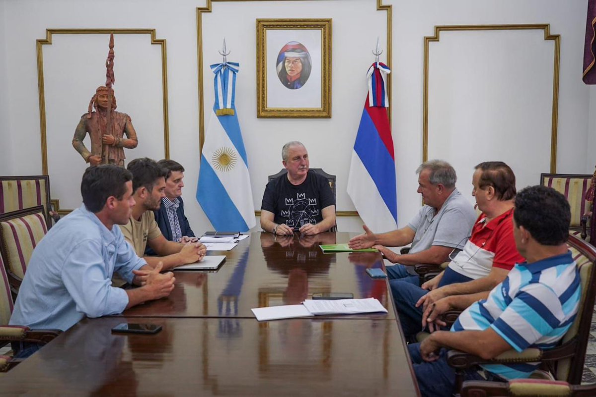 AmboeNews's tweet photo. Construcción Inteligente. 
En un contexto de alta complejidad como el que transita el país, la provincia consolida el modelo de gestión 365: el gobernador tuvo una agenda muy cargada en la a primera semana de enero. 
Leé la nota completa acá 👇
https://t.co/27aCsYmQSS https://t.co/vPI2yuIzUd