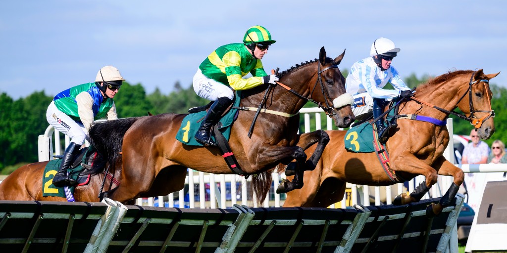 CoastNorfolk's tweet photo. Upcoming dates for those who want to combine camping with a fun day of horse racing @FakenhamRacecourse:
- Sky Bet - Sun 21 Jan
- Payne Crop Nutrition - Fri 16 Feb
- St Patricks - Fri 15 March
- Aldiss Family Easter Monday - 1 April

Book your pitch - https://t.co/F6OGGIyh0M https://t.co/QgFx7CeK2b