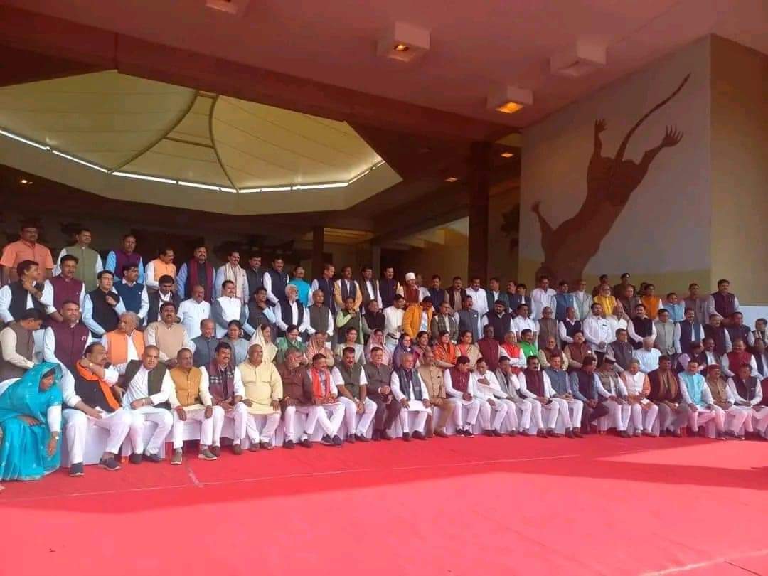 मध्यप्रदेश विधानसभा के नवनिर्वाचित सदस्यों के लिए आयोजित दो दिवसीय प्रबोधन कार्यक्रम के शुभारम्भ के अवसर पर लोकसभा अध्यक्ष माननीय श्री <a href="/ombirlakota/">Om Birla</a> जी, मध्यप्रदेश विधानसभा अध्यक्ष श्री <a href="/nstomar/">Narendra Singh Tomar</a> जी, मध्य प्रदेश के मुख्यमंत्री <a href="/DrMohanYadav51/">Dr Mohan Yadav</a>, मध्यप्रदेश के संसदीय कार्यमंत्री श्री