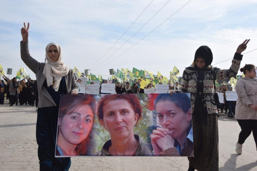 starrcongress's tweet photo. On the occasion of the anniversary of the first #Paris  massacre in which 3 pioneers of the Kurdish women's movement were attacked, people demonstrated throughout North &amp; East Syria in memory of them &amp; to demand the complete clarification of this case. 

#Sara #Rojbîn #Ronahî https://t.co/vxVwBQcKFk