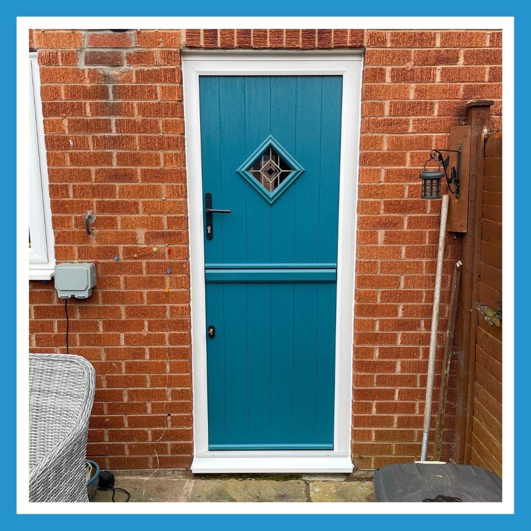 A double helping of doors for this #transformationtuesday✨ 

Fitted in Evesham, these <a href="/SolidorLtd/">Solidor</a> composite doors with <a href="/UltionLock/">Ultion</a> even match our brand colours, in a striking peacock blue that pairs perfectly with the classic style.💙
