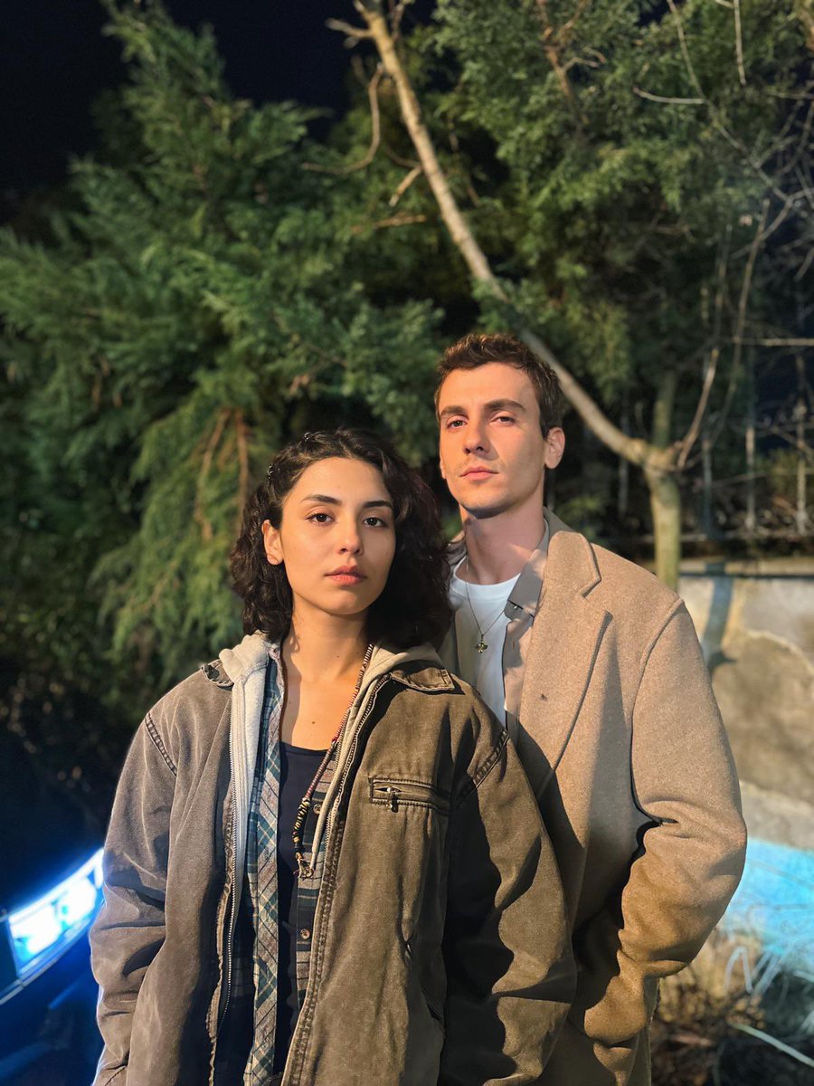 rojbinerdn's tweet photo. Asi kız, Alaz oğlan
akşam buluşalım🖤
@bertanasllani 
#AsLaz #Yabani https://t.co/qxbmuG9jw2